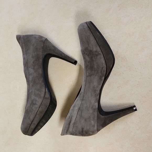 Adrienne Vittadini Gray "PENI" Leather/Suede Platform Heels Size 7 - Picture 9 of 12